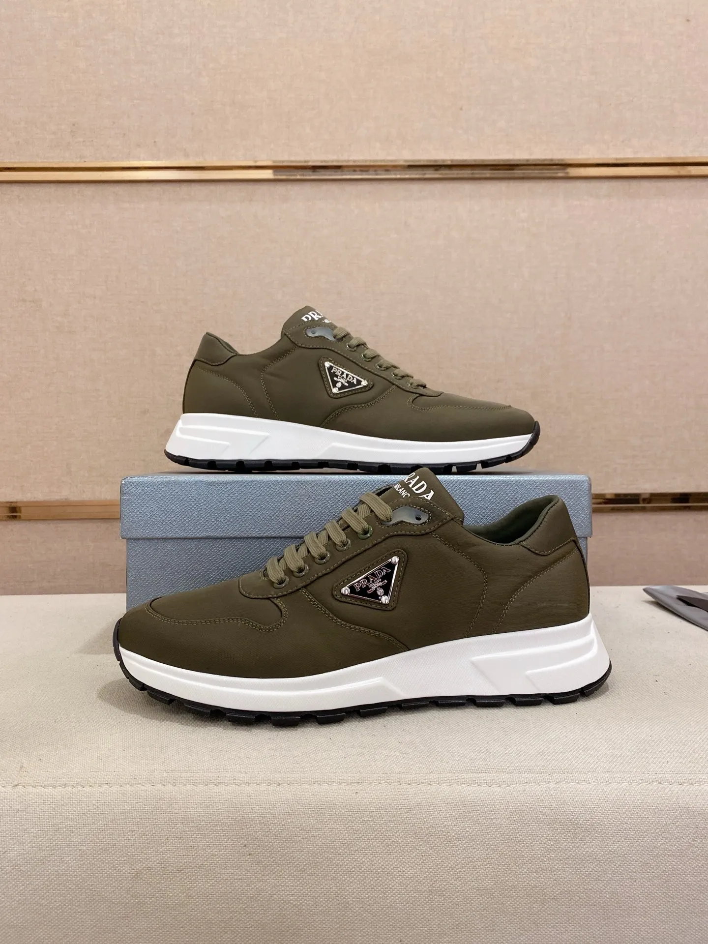 Factory price 540💰 ✔️✔️✔️High version High-quality new PRADA counters are on the market at the same time. The new men's shoes and 😘fabrics are selected from imported first-layer cowhide and are made by pure handcrafts. Lining: Full cowhide lining. 👍🏿 High-end ☄️ air-cushion molded anti-slip rubber outsole, exquisite lines, simple and elegant, comfortable and high-end for leisure travel. Code number: 38 to 44